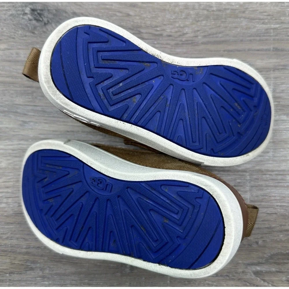 UGG kids rennon
